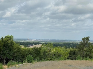2401 Skyline Ct, Cedar Hill, TX 75104