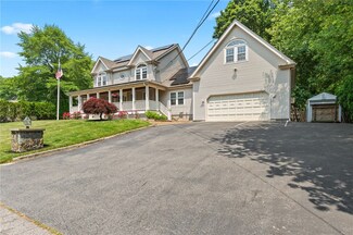 27 Dixon Ave, Bristol, RI 02809
