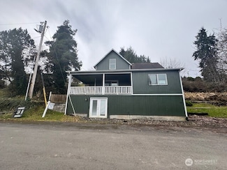 253 SW 3rd St, Clatskanie, OR 97016