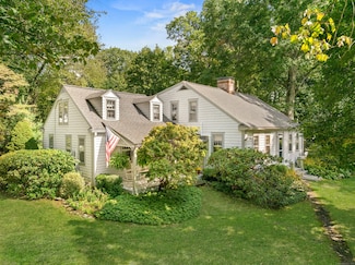 143 Overbrook Dr, Stamford, CT 06906