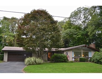 7 Crapo St, Marion, MA 02738