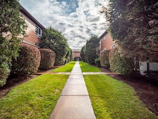 48 Bryon Rd Unit 48-2, Chestnut Hill, MA 02467