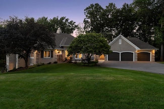 2454 Crowne Hill Rd, Hopkins, MN 55305