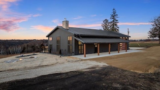 N23415 Oak Ridge Dr, Galesville, WI 54630