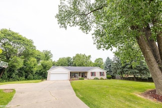 1540 W Clarkston Rd, Lake Orion, MI 48362