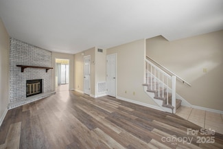 1330 5th St NE, Hickory, NC 28601