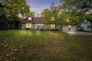 212 E 7th St, Lakeside Marblehead, OH 43440