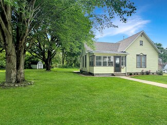 824 S 13th Ave, Freeport, IL 61032