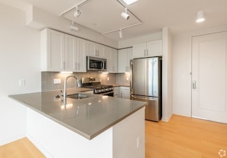 77 New St Unit 214, Cambridge, MA 02138