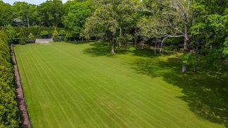 125 Montauk Hwy, Quogue, NY 11959