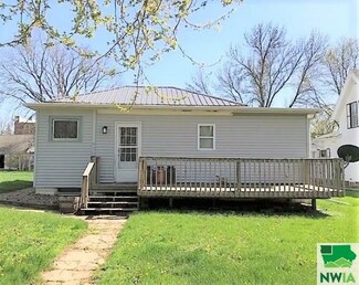 430 Main St, Akron, IA 51001