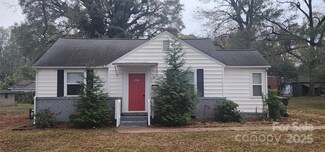 5917 Peach St, Charlotte, NC 28269