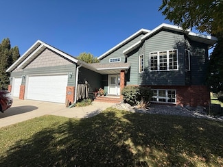 521 Kroshus Dr, Dilworth, MN 56529