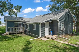 1020 SW 3rd St, Nevada, IA 50201