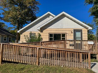 807 Arizona Ave SW, Huron, SD 57350
