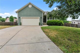 20970 W 226th Ct, Spring Hill, KS 66083