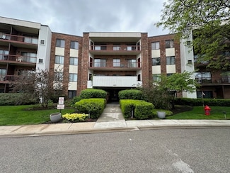 1500 Harbour Dr Unit 1S, Wheeling, IL 60090