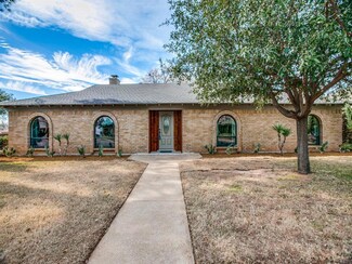 2702 Whispering Trail Cir, Pantego, TX 76013