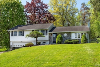 8 Hughes Ln, New Hartford, NY 13413