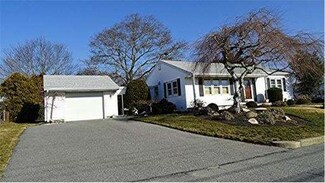 27 Meadow Ln, Acushnet, MA 02743