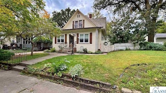 212 2nd St S, Waterville, MN 56096