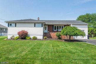 11 Vine St, Fairfield, NJ 07004