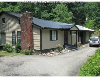 807 Honeysuckle Rd, Elkview, WV 25071