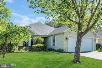 33 Meadows La, Whiting, NJ 08759