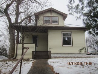 619 34th St, Rock Island, IL 61201