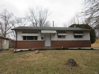 10465 Count Dr, Saint Louis, MO 63136