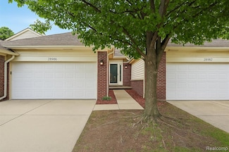 28986 Christopher Ln, Southfield, MI 48034