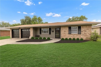 3802 Tanglewood Dr, Bryan, TX 77802