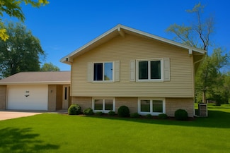 2617 E Eaton Ln, Cudahy, WI 53110
