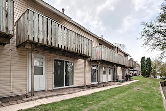 126 Cora Ave Unit D, Fox Lake, IL 60020