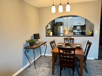 1181 Edgcumbe Rd Unit 213, Saint Paul, MN 55105
