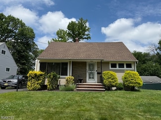 65 Independence Dr, Roselle, NJ 07203