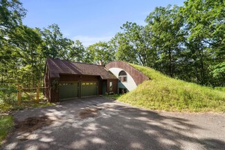 2889 W Sunset Dr, Roscommon, MI 48653