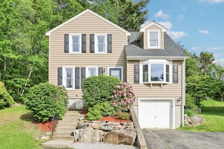 23 Jasmine Ct, Dracut, MA 01826