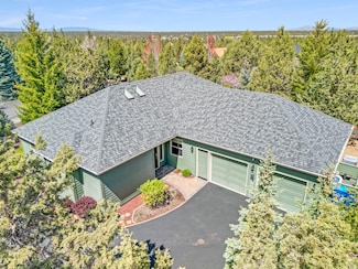 722 Golden Pheasant Dr, Redmond, OR 97756