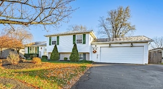 11 Alanview Dr, Lockport, NY 14094