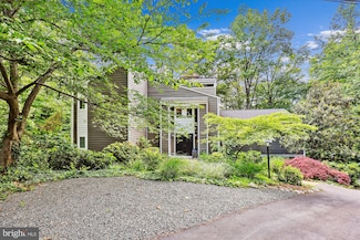 6364 Evangeline Ln, Alexandria, VA 22312