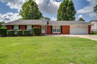 321 Neptune Ln, Godfrey, IL 62035
