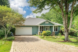 35 Stonecrest Ct, Flat Rock, NC 28731