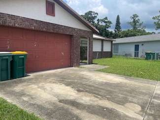 335 Cinnamon Lake Cir, Melbourne, FL 32901