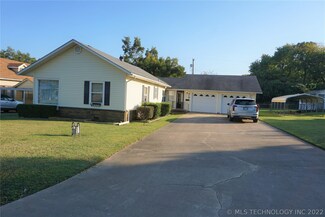 319 E Willow St, Henryetta, OK 74437