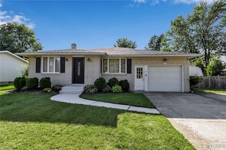 21 Impala Pkwy, Lancaster, NY 14086