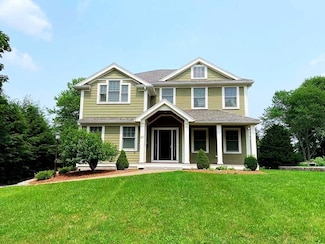 67 Oak St, Wellesley, MA 02482