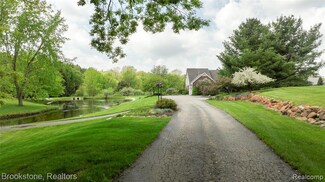 7859 Brook Ln, Clarkston, MI 48348