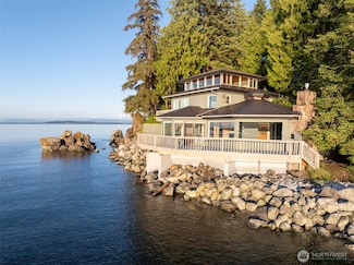 585 Raccoon Point Rd, Eastsound, WA 98245