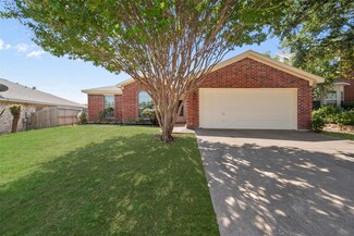 7204 Stonegate Dr, Benbrook, TX 76126